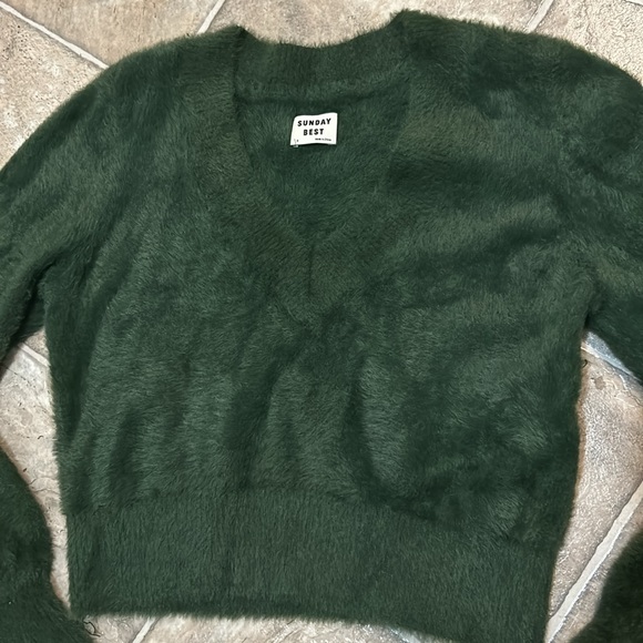 Aritzia cropped fuzzy sweater - Picture 3 of 11